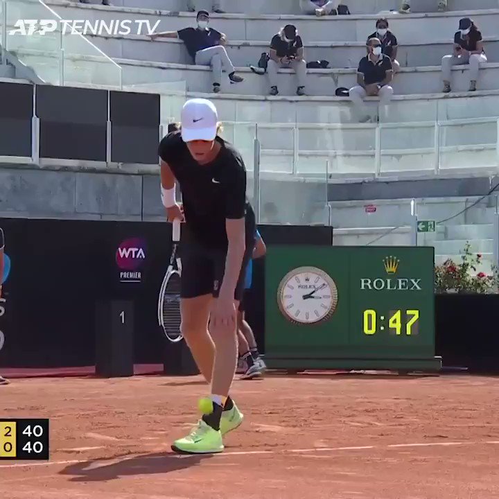 Chiudiamo la terza giornata degli #IBI20 con queste meraviglie di @janniksin ๐
#stayFIT #tennis
(via @atptour) https://t.co/X8HVK5czw6