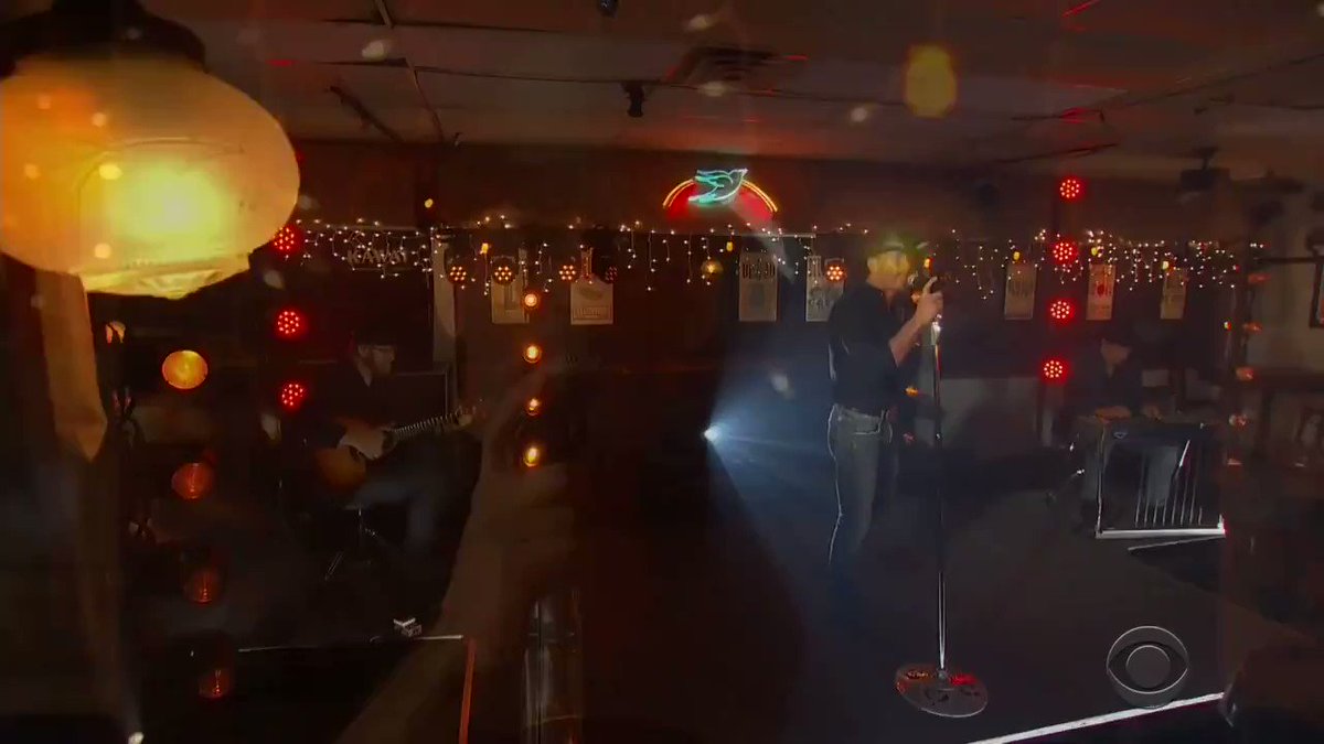 Thanx @ACMawards!! Awesome to be back on the @BluebirdCafeTN stage after all these years....
#ICALLEDMAMA #ACMawards https://t.co/NJIWBtbh16