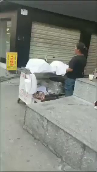 在中國不生容易,活著更不容易 😭 https://t.co/CmOibYsj35