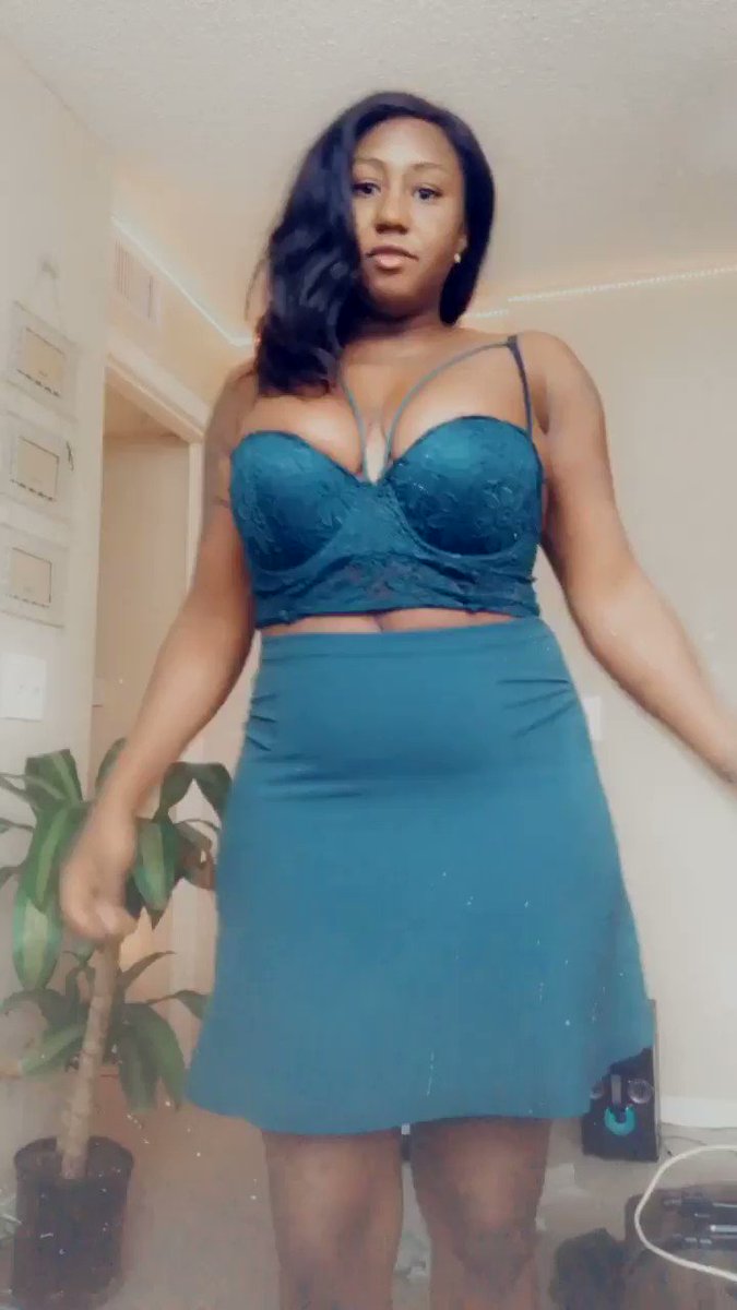 Model - OMGiana squirt