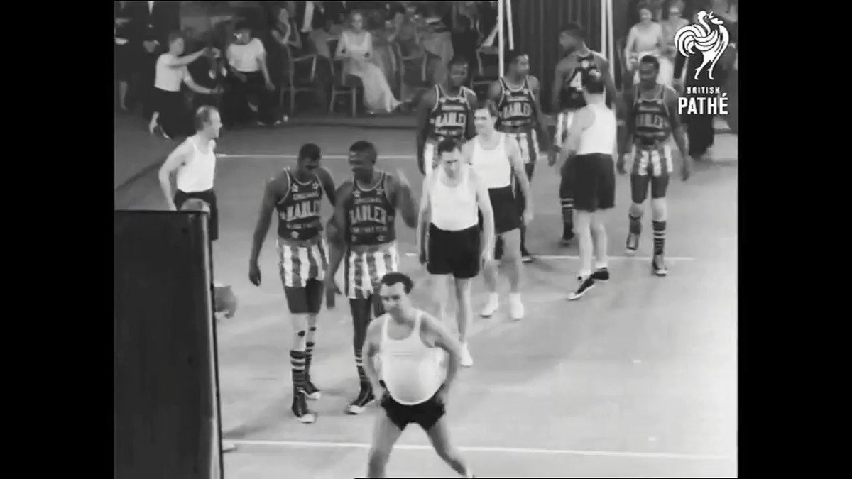 Obligatory tea break. Not traditional in the NBL? #harlemglobetrotters #f1 #basketball