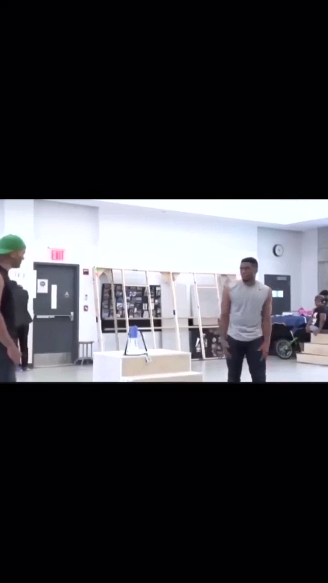 RT @SixOneTon: chadwick boseman rapping tupac at a broadway rehearsal. https://t.co/1DE8OXcmXo