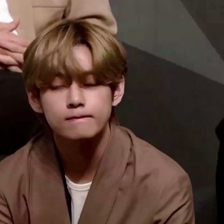 NANA.Kᴵᴺᴺᴱᴿ ᶜᴴᴵᴸᴰ (@bts_nanak) on Twitter photo 2020-09-18 13:29:18 눈마주쳤어👀 #태형 #TAEHYUNG 눈마주쳤어👀 #태형 #TAEHYUNG