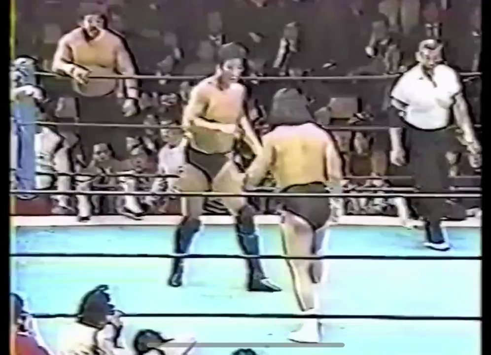 Pasin On Twitter 前田長州顔面蹴撃 そして問題のシーン 木戸にサソリを掛ける長州 に対しゆっくり忍び寄ると背中に手を置いて強烈な顔面蹴り 長州は技をかけ続けようとするが前田はリングイン 長州 も技を外して対峙する 両軍が一旦分けるが収まらない長州は前田に