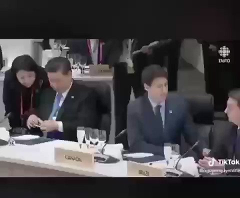 Jam - 朋友把这视频发两个微信朋友圈,立马微信号被腾讯封,几乎立竿见影,一试就灵。