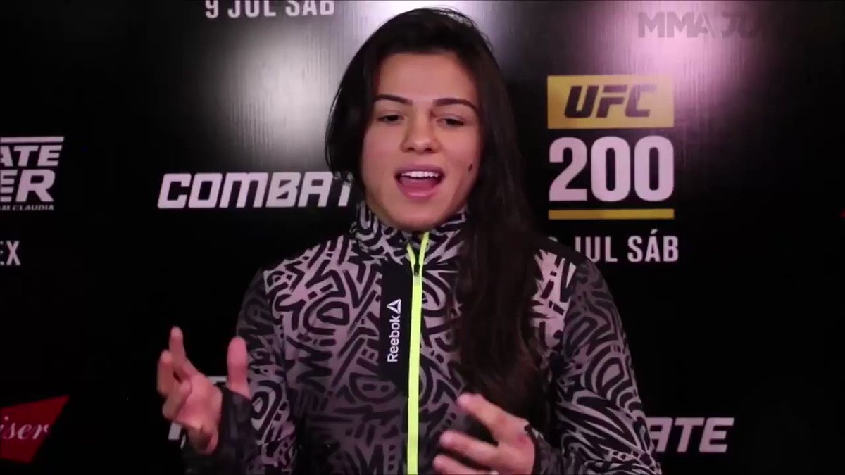 Remember the time when Joanna Jedrzejczyk fingered Claudia Gadelha π³
I love her energy π
#UFC https://t.co/cz3SBXa4Cn