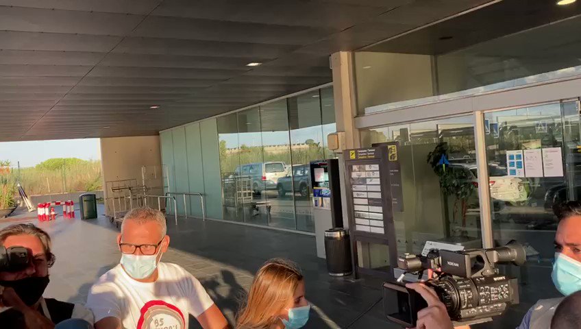 🇨🇱🛫Vidal ya se dirige a Milán.
https://t.co/m1zxu3F2Nk