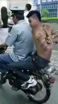 Human smuggling in Communist China. 🇨🇳
Those smugglers kidnapped children in villages or cities, and then beat or even cut the children’s foot/hand for begging money.
CCP is allowing these humanitarian crimes without any measures.
😡😡😡
https://t.co/V8eZNiRdOX