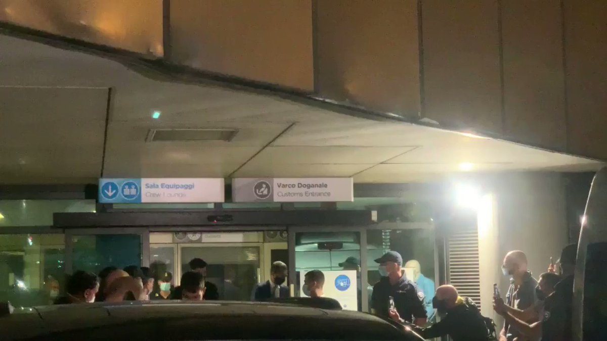 #Juve: #Morata è atterrato a Torino, domani mattina le visite mediche // Morata has landed in Turin ahead of his medical with Juve @Goalitalia @Goal 🇪🇸⚪️⚫️ https://t.co/Cp2OvnP6DC