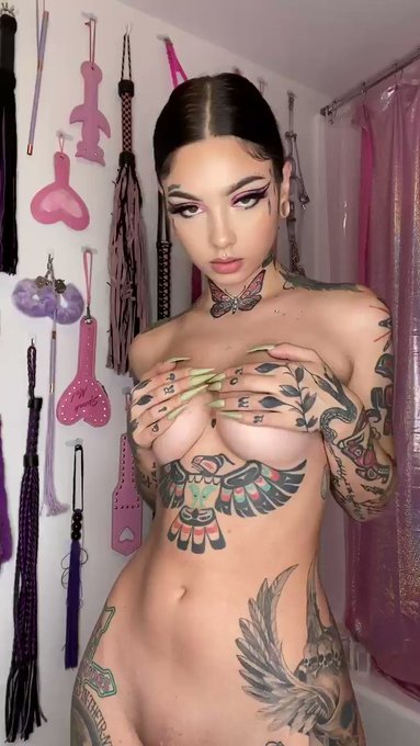 50% off sale on my site 100% NAKED & poppin my pussy like the princess I truly am 💕👸🏻 https://t.co/r