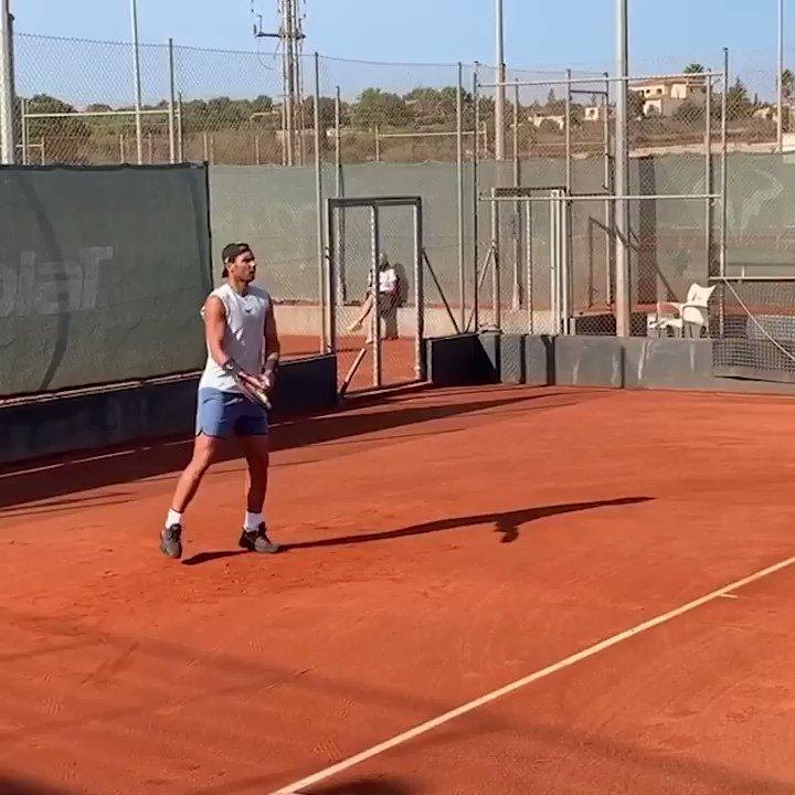 You can't keep a good man down πͺ
@RafaelNadal has turned his attention to Paris πΎ
πΉ: @rnadalacademy (IG) https://t.co/ZG6DmQLyE0
