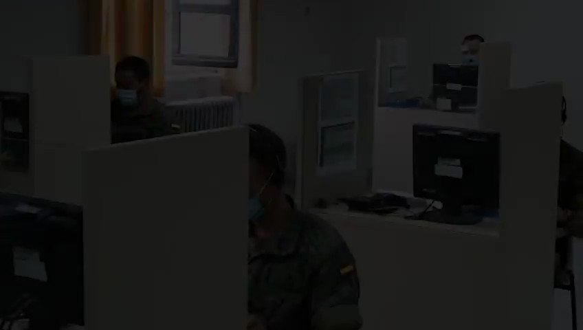 64 militares del @EjercitoTierra, pertenecientes al Mando de Artillería Antiaérea y a la Brigada 'Guadarrama' XII, se han incorporado a las labores de rastreo de casos de #COVID19 en la Comunidad de Madrid, donde ya se encontraban realizando este apoyo personal de la @UMEgob. https://t.co/o53bhGEAte