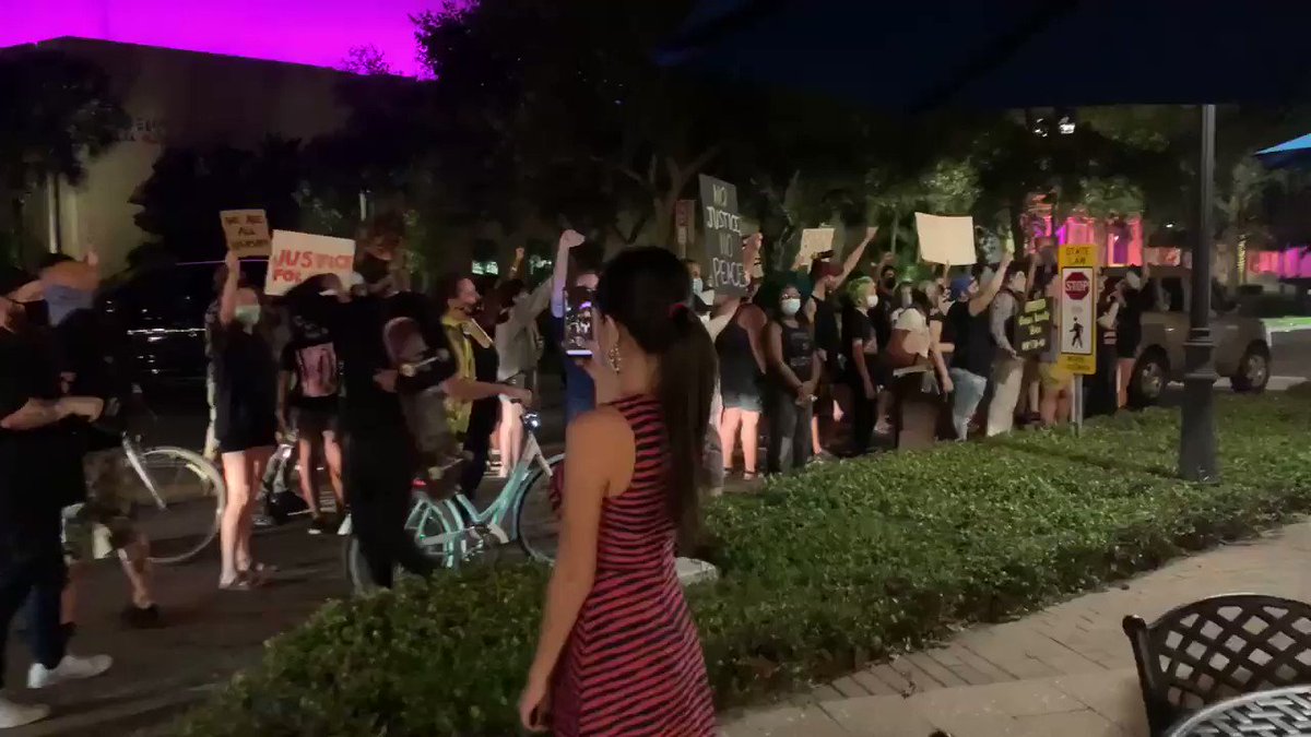 Protestors are now going restaurant by restaurant to chant at diners on Beach Dr. in St. Pete. A lot of diners yelled back, starting multiple confrontations.
This one was the most significant. Protestors took over a couple’s table. Not sure why they were targeted specifically. https://t.co/dzLM7KuCW9