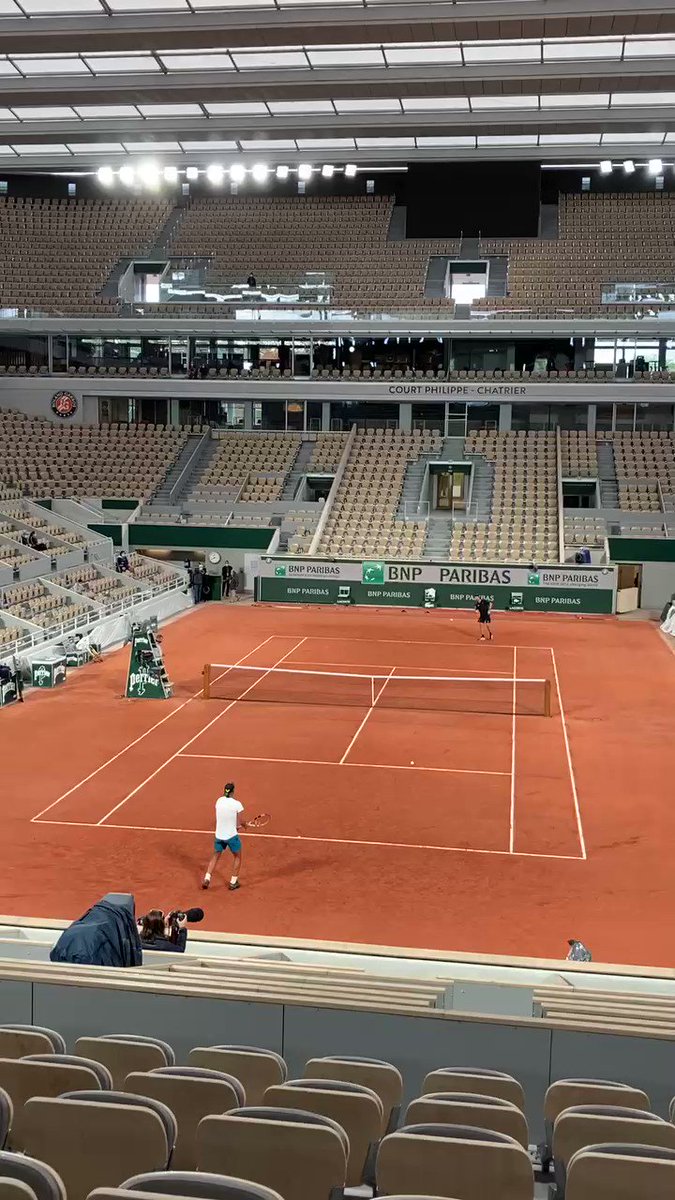 Practising under the roof on #philippechatrier @RafaelNadal @rolandgarros #rg20 https://t.co/r1CdDP2jLA