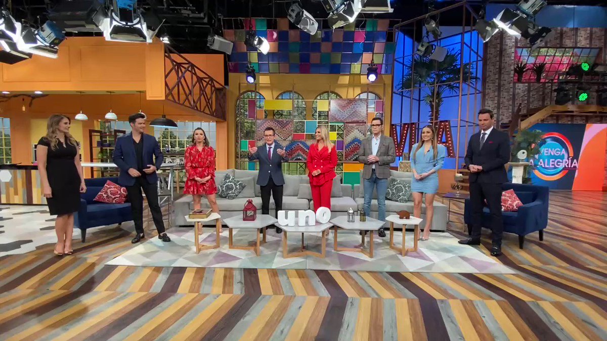 ¡Ya es Juebebes y en #VLA estamos listísimos para hacerte pasar un día lleno de diversión! 🙌🏻🎉🤣
¡Prende tu tele ahora en @aztecauno o entra aquí y sigue la transmisión en vivo: https://t.co/gQ6ToBhlaQ! 📲 https://t.co/QAeAMXbC1F