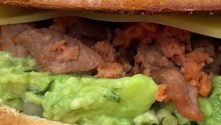 ¡Nuestro querido @ChefMarianoS nos consentirá este jueves con este exquisito bagel de huevo placero en la cocina de #VLA!
🎉🎊🙌🏻🥯📺 https://t.co/MZ1C8wJf43
