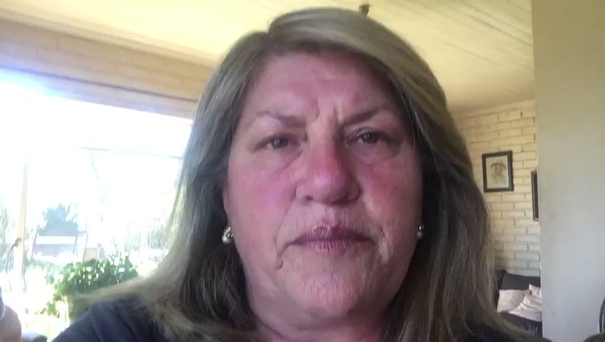 El Ministro Victor Pérez prefiere ir a inaugurar sedes inexistentes y tomar café con alcaldes antes que cumplir con la reunión prometida con Roxana Carrut.
#RoxanaSinHuelga https://t.co/tkuNVHJHQs