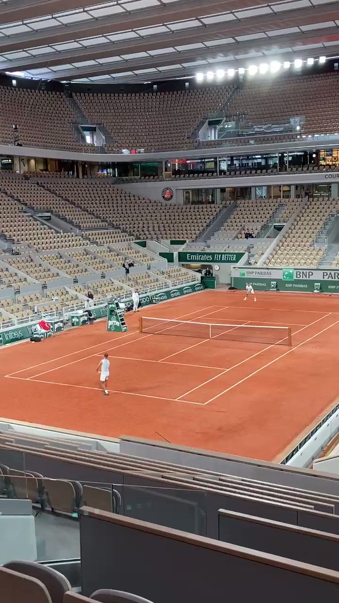 Back under the roof on #philippechatrier preparing for @rolandgarros @RafaelNadal & watch out for the drop shot to end the point! #nadal #rg20 https://t.co/hLI8yfQ1op