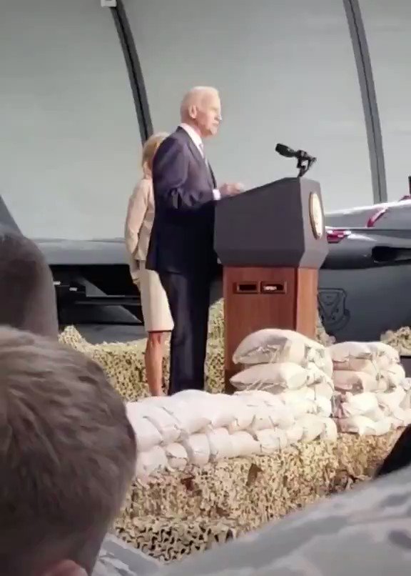 Joe Biden called a crowd of military personnel “stupid bastards.”
https://t.co/z7HbSOaqrf
