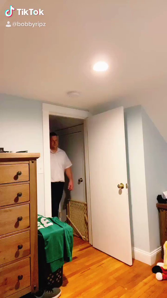 TIME TO GET GAME 5 READY!!! DO OR DIE TONIGHT! LET’S GO #CELTICS! #BleedGreen #NBA #NBAPlayoffs #BeatTheHeat https://t.co/aWsOtL2q4H