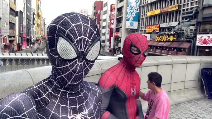 スパイダーマンを呼び出せた。  復活したんだあのスパイダーマン がみんな待っているってさ。  次は、どこで人を笑顔にしに行こう。  #道頓堀 #スパイダーマン #黒スパイダーマン https://t.<a href="/tag/%E9%81%93%E9%A0%93%E5%A0%80"class="tags">#道頓堀</a><a href="/tag/%E3%82%B9%E3%83%91%E3%82%A4%E3%83%80%E3%83%BC%E3%83%9E%E3%83%B3"class="tags">#スパイダーマン</a><a href="/tag/%E9%BB%92%E3%82%B9%E3%83%91%E3%82%A4%E3%83%80%E3%83%BC%E3%83%9E%E3%83%B3"class="tags">#黒スパイダーマン</a>