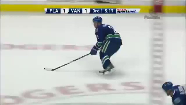 Happy birthday to the legendary Daniel Sedin! 1/2 