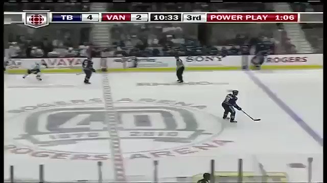 Happy birthday to the legendary Henrik Sedin! 2/2 