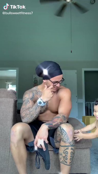 Sexy dad 🥰 #dads #sexy #dadbods #handsome #workout https://t.co/Usri8WKqDH<a href="/tag/dads"class="tags">#dads</a><a href="/tag/sexy"class="tags">#sexy</a><a href="/tag/dadbods"class="tags">#dadbods</a><a href="/tag/handsome"class="tags">#handsome</a><a href="/tag/workout"class="tags">#workout</a>