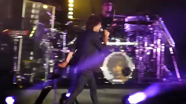 "Nel silenzio della notte i ricordi fanno più rumore"
Il primo concerto non si scorda mai Cosi come la prima metarincorsa😍
Che meraviglia! @Nunzia23829729
@MetaErmal
@dinorubini sei la sua spalla destra ormai 🤣!
#ragazzaparadiso #ErmalMeta #foroitalico #nonabbiamoarmitour https://t.co/XUDG95Wa5E
