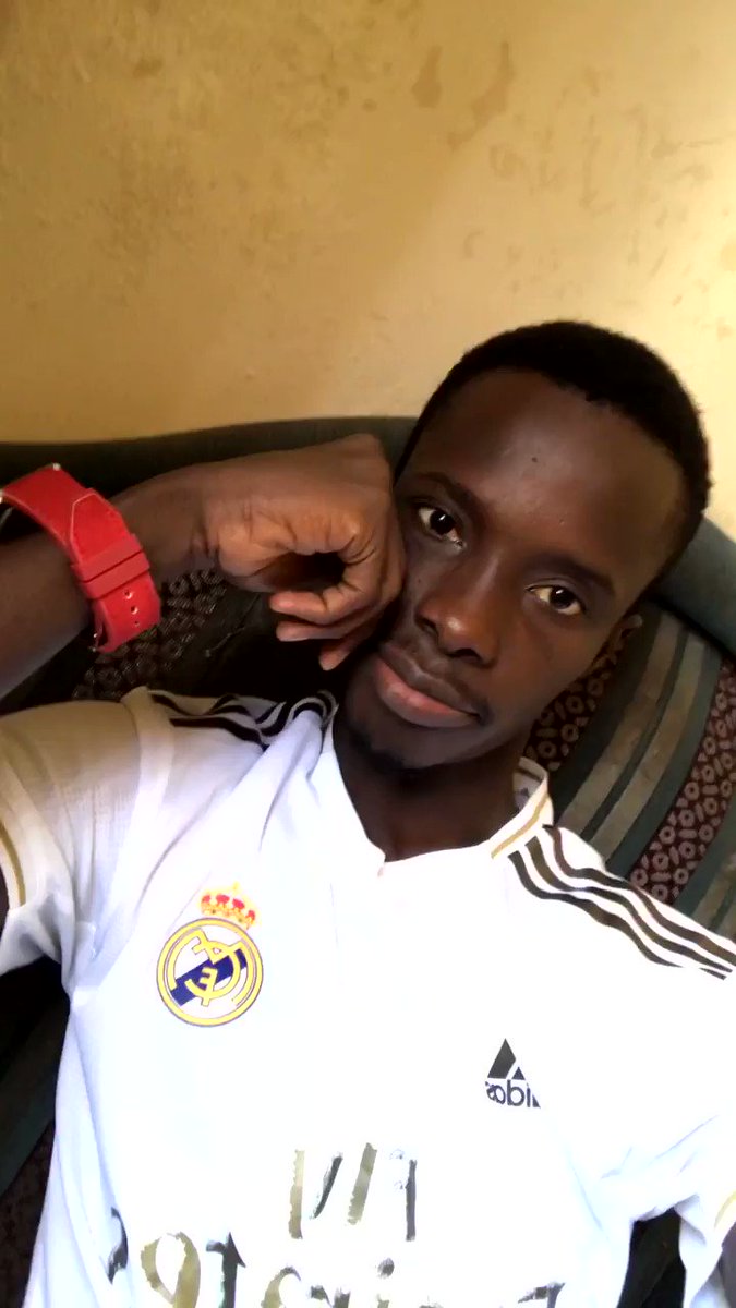 Un dimanche matin.....🥳 après une victoire en attendant la racaille 🥳
#HalaMadrid #RMFans https://t.co/Lnm5G2Rj2C