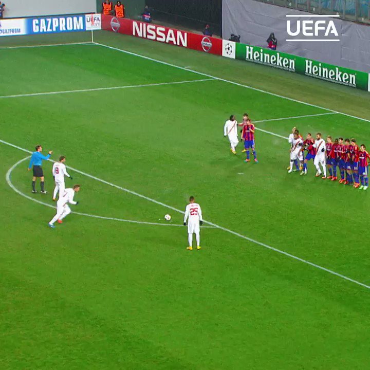 🗣「サッカーは僕にとって単なるスポーツじゃなく、情熱。でもそれ以上に、ローマへの愛情そのものなんだ」❤️🧡
@Totti | @asromajapan | #UCL https://t.co/DDNA1IFAva