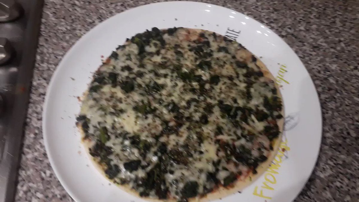 #pizza
Me habéis dado envidia, pizza de espinacas con queso de cabra para cenar, hasta mañana amigos y amigas se os quiere!!!!! https://t.co/jmIUmzHY7p