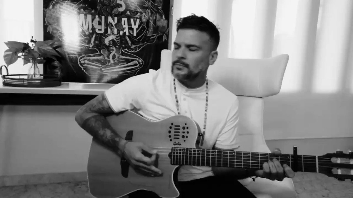 Un día a la vez aquí estaremos y resistiremos! Gracias por tanto cariño familia hermosa 🙏🏼❤️✨ Sigan disfrutando de #Munay 🔥💧🏔🌬desde su plataforma o playlist favorito 👉🏽https://t.co/knrbrzGLFe https://t.co/4smIkMPcoQ