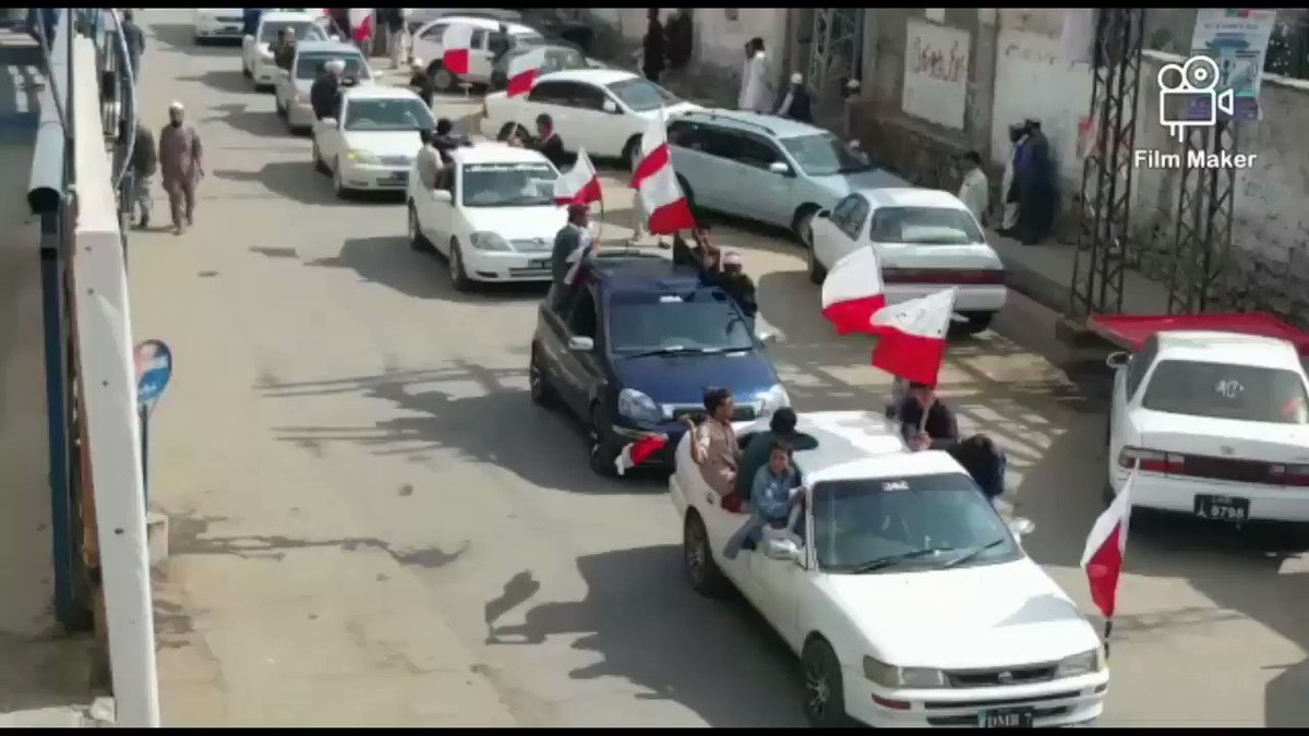 دیامر کے معروف سیاسی شخصیت حاجی عبدالعزیز نے تحریک انصاف کا ٹکٹ نہیں ملنے کے بعد بغاوت کرتے ہوئے پاور شو کیا.
#GBElection2020 #GB #GilGit #Baltistan #Diamer https://t.co/T8U7ooI4Ff