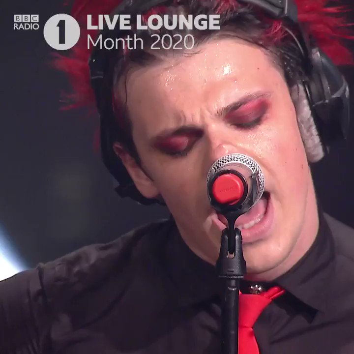 CARDIGAN x IM WITH YOU ... covered my favourite girls @taylorswift13 n @AvrilLavigne for the @BBCR1 live lounge! go watch full vid on youtube and run up the coms with “🖤🖤🖤s” show em you’re bhc! #yungbludscardigan
https://t.co/x9DKivFhU0 https://t.co/SYlYLhnFxJ