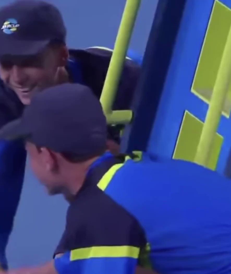 @thulikan @usopen Rafa almost hit the ball boy, surely this was not #USOpen #djokovicdefault https://t.co/dUpfJKWRdH