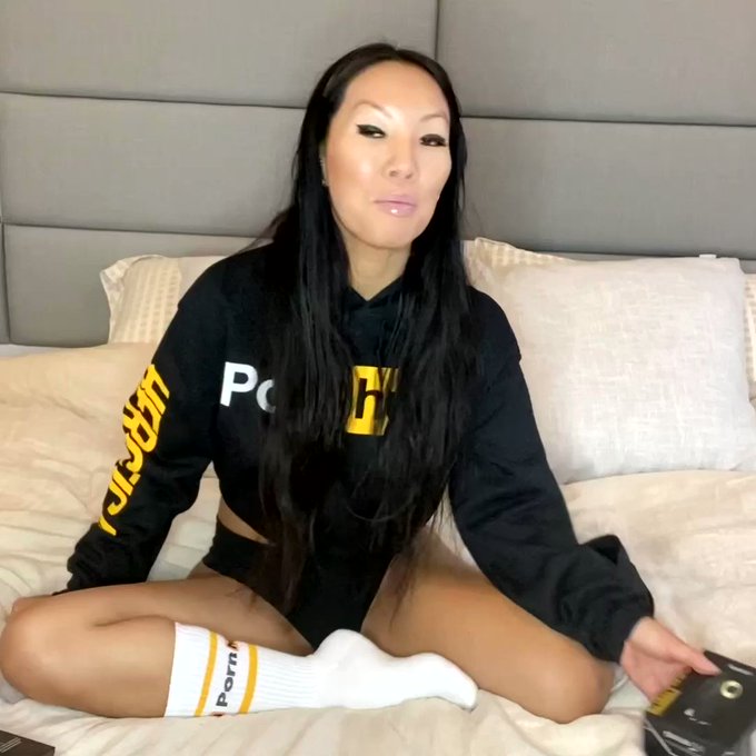Woohoo @pornhub TOYS UNBOXING! Full video on pornhub, toys at https://t.co/Nr7gc08mes https://t.co/e