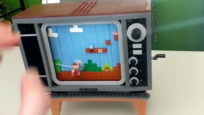 I BUILT THIS 80'S MARIO TV ON STREAM YESTERDAY https://t.co/DC3iRyrlRP