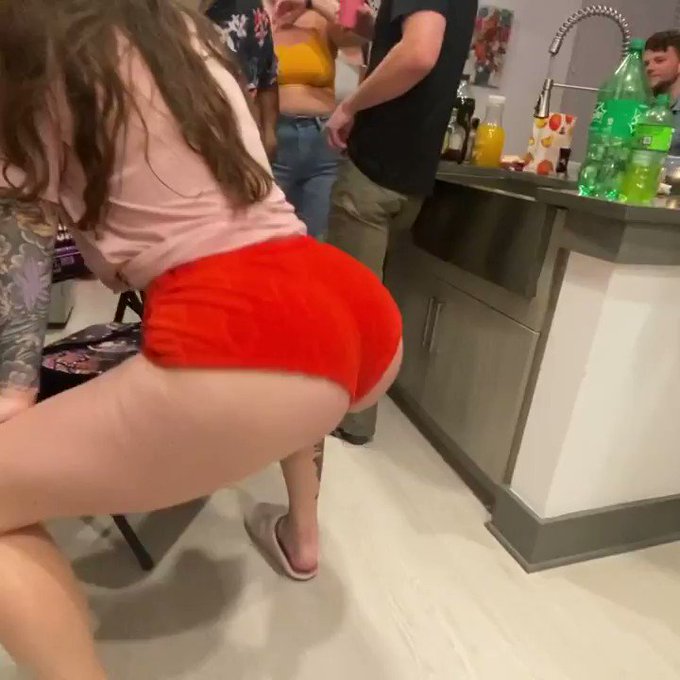 We all gotta start somewhere 🥰 https://t.co/HRbsZxbKSL