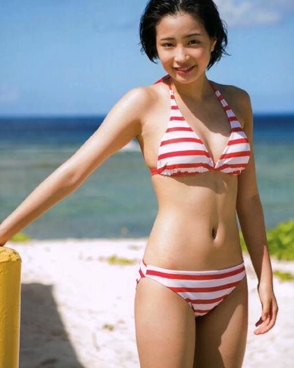 広瀬すず　　水着  / X