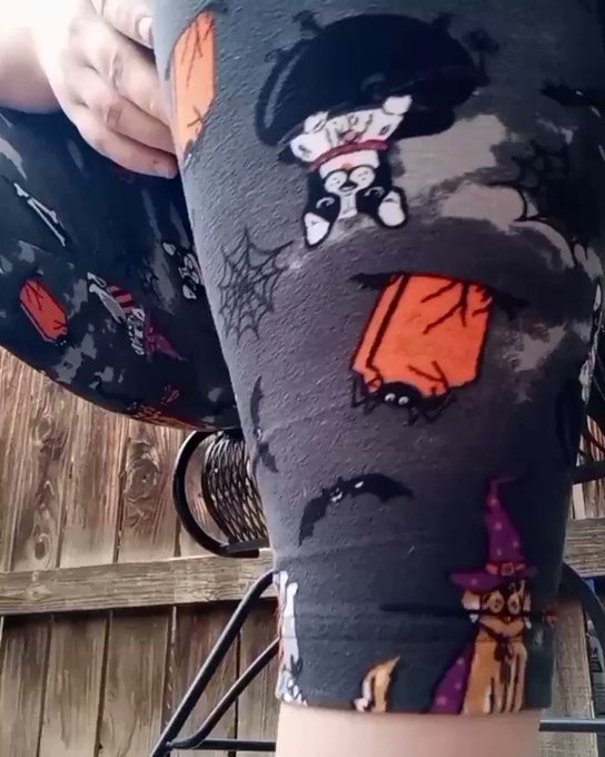 Just a little foot tease I was messing with my roommate in the video. ;) https://t.co/e83T4S4aiG