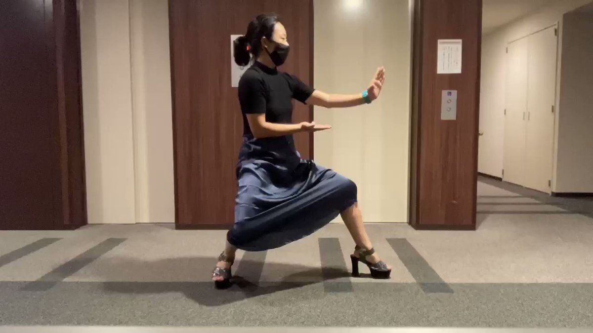 スカートでもヒール履いていてもできる！女子にオススメの護身術エビ蹴り!!