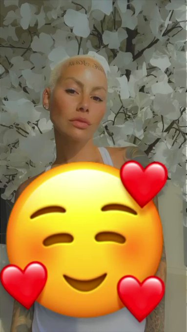 I listened to the polls Tits it is ?? https://t.co/15A3ShvSyA https://t.co/QuEITje6f9