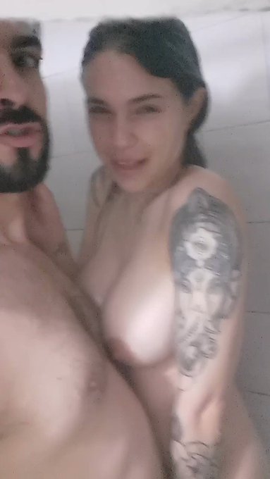 Duchita con la m&aacute;s sexy de todas @SolRavenX https://t.co/vtVJLGaX98<a class="tags" href="/tag/solravenx">@solravenx</a><a href="/tag/sex"class="tags"><span>#sex</span></a><a href="/tag/cachondas"class="tags"><span>#cachondas</span></a><a href="/tag/swingercopuple"class="tags"><span>#swingercopuple</span></a>