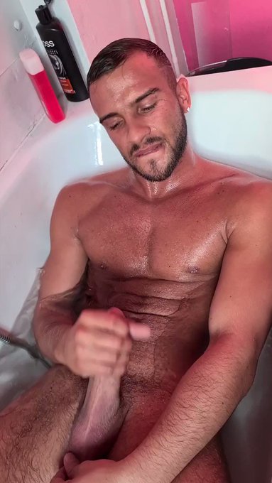 Demi molle qui vient me la faire mont&eacute;e ?!👅🔞 vid&eacute;o de 10 MINUTES disponible sur mon : https://t.co/LaWkuEQN4W