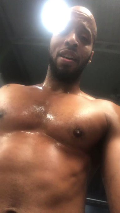 What you waiting for? 
Lick that moisture off my tits. ? https://t.co/rhgRgv9qej