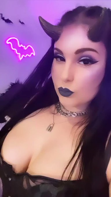 If you see this ..go subscribe,& binge tip on all my posts☠️🖤⛓

• findom • femdomme • financialdomination