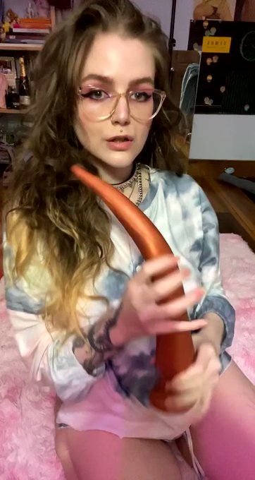 ⚠︎LOCAL BIMBO⚠︎’s pics and videos