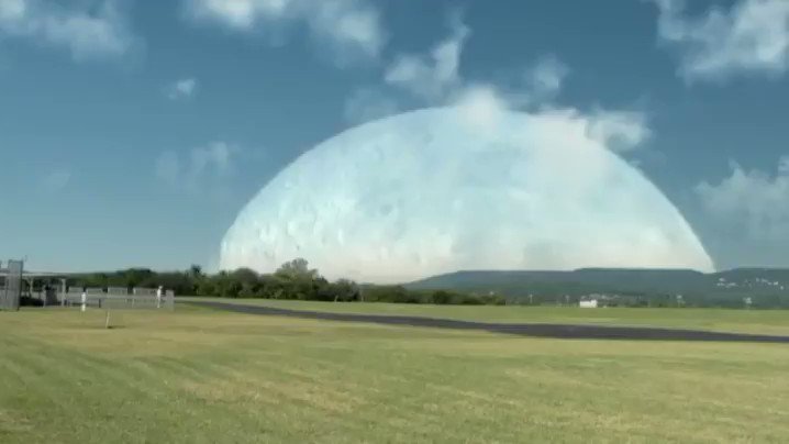 If the Moon was at the same distance from Earth as the International Space Station https://t.co/BybQyyQFsg