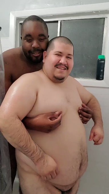 Me and @reyma134 enjoying a shower together.  
Full video on my #onlyfans 
https://t.co/cZ4zItd5Ye

#chub